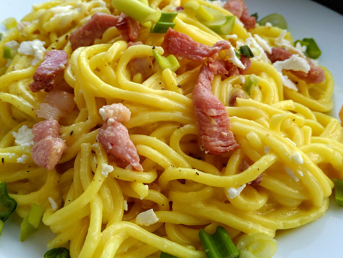 Špagety na způsob carbonara s feta sýrem TopRecepty cz