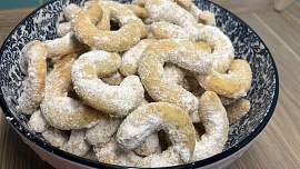 Spočítali jsme za vás: Kilogram domácích vanilkových rohlíčků vyjde na 160 Kč, v obchodě dáte i šestkrát tolik