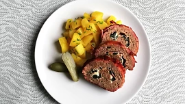 Plněná sekaná roláda se špenátem krok za krokem: Podle foto postupu ji zvládne každý a díky 2 trikům se nikdy nevysuší a nepopraská