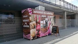 Vyzkoušeli jsme nonstop automat na zeleninu: Kilo raných brambor od farmáře vyjde na 22 korun a kvalita je špičková