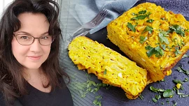 Holka u plotny radí: Jak na šťavnatý cuketový nákyp s těstovinami a květákem? Vláčnost zajistí dostatek sýra i vajec