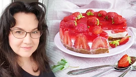 Holka u plotny radí: Jak na jahodový cheesecake bez pečení? Důležité je dodržet poměr surovin, pak je výsledek skvělý!