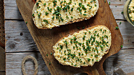 Jak na dokonalou vajíčkovou pomazánku: Poměr surovin, bylinky i trik, aby byla krásně krémová