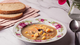 Tajné triky našich babiček: S jejich pomocí napravíte přesolenou polévku, připálenou omáčku i sražené těsto