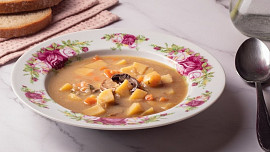 Tajné triky našich babiček: S jejich pomocí napravíte přesolenou polévku, připálenou omáčku i sražené těsto