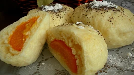 Nejlepší meruňkové knedlíky: Přece ty čerstvé! Rozplývají se na jazyku, jsou krásně nadýchané i sladké a voní máslem