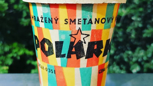 Retro okénko: Polárkový sníh v papírovém kelímku stál 4 Kčs. Vyrábí se stále, jen už není od Polárky