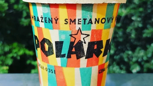 Retro okénko: Polárkový sníh v papírovém kelímku stál 4 Kčs. Vyrábí se stále, jen už není od Polárky
