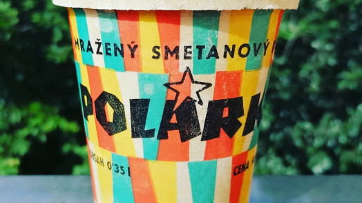 Retro okénko: Polárkový sníh v papírovém kelímku stál 4 Kčs. Vyrábí se stále, jen už není od Polárky