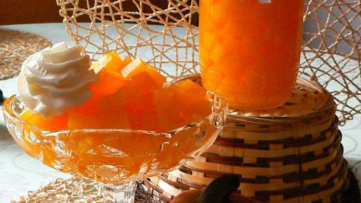 Dýně à la  ananas: Výborný kořeněný kompot se jednoduše připravuje a v zimě udělá velkou parádu třeba v pohárech