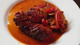 Buřty na pivu můžete připravit na sto způsobů. Některá pravidla se ovšem musí dodržet pokaždé, jinak budete zklamaní