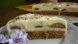 Pudinkový dezert Nebeská Máňa: Dokonalá harmonie nadýchaného piškotového těsta a vláčného vanilkového krému chutná božsky