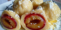 Ovocné knedlíky z tvarohového těsta: Rychlý a snadný osvědčený recept na sladké a voňavé letní jídlo