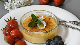 KVÍZ: Vyznáte se v zahraničních dezertech? Otestujte si, co patří do dortu Red Velvet či crème brûlée a kde nesmí chybět káva