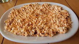 Co ke grilovanému masu? Zkuste pikantní srbský salát nesalát zvaný Bouřlivák!