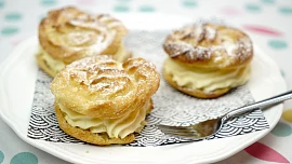 Pečení na neděli: Křehké věnečky se žloutkovým krémem podle paní  Třešňákové