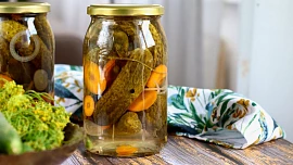 Jak připravit znojemský nálev na okurky? Tradiční recept zajistí sladkokyselou chuť, kterou si pamatujete z dětství