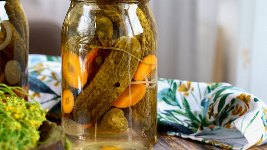 Jak připravit znojemský nálev na okurky? Tradiční recept zajistí sladkokyselou chuť, kterou si pamatujete z dětství