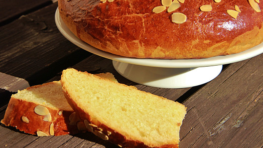 Tajemství lesklého a zlatavého velikonočního mazance: Víme, kdy a čím ho potřít