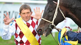 Žokej Josef Váňa: Tři dny před Velku pardubickou jsem jedl jen tvaroh, abych shodil, vzpomíná česká legenda