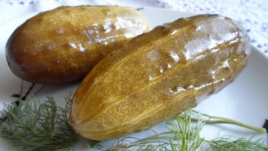 Křupavé letní rychlokvašky: Na těchto nakládaných okurkách si pochutnáte už za 48 hodin