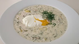 Jihočeská kulajda: Výborná smetanová polévka s brambory a čerstvě nasbíranými houbami voní koprem