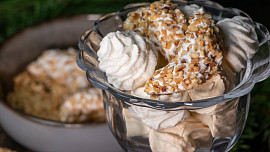 5 druhů cukroví ze zbylých bílků: Křehké pusinky, rychlé kokosky i laskonky ozdobí sváteční stůl