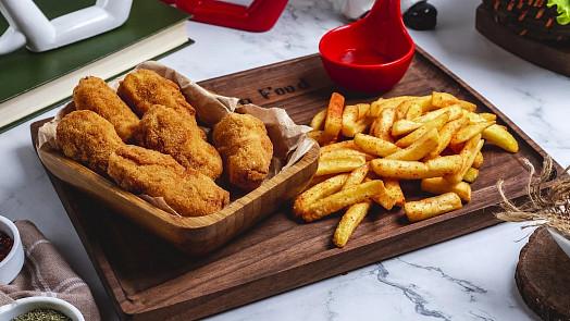 Hokejové nugetky jako z „Mekáče“ s luxusní omáčkou: Připravte si k zápasu dokonalé pohoštění z horkovzdušné fritézy