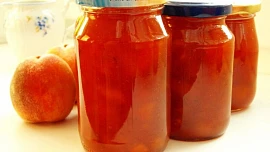 Broskvová klevela: Ovocná pomazánka podle receptů babiček nepotřebuje moc cukru, hodí se na lívance i na maso a je rychle hotová