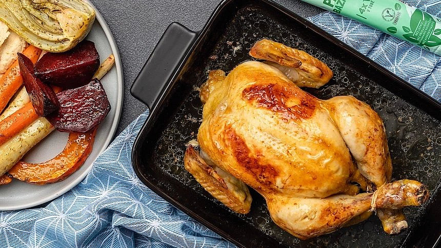 Pečené kuře je českých domácnostech velkým fenoménem. Pečené kuře je českých domácnostech velkým fenoménem.