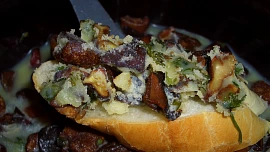 Delikatesy z hub: Falešné škvarky z bedel a masáků, hříbková slanina nebo houbová paštika chutnají božsky