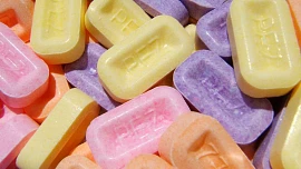 V čem se liší Lipo a PEZ? To první se vyrábí v Liberci, druhé proslavil mimozemšťan E.T.