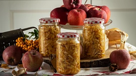 Využijte podzimní úrodu naplno: Jablka do štrúdlu a dalších sladkých jídel si snadno zavařte do zásoby
