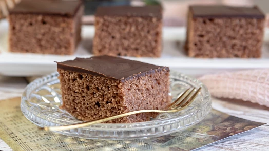 Pět jednoduchých buchet do 50 Kč: Perník, banánový chlebíček nebo limonádovou na plech si zamilujete. Hotové jsou raz dva