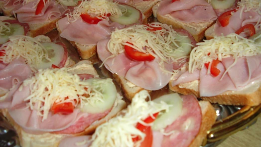 Slaninová pomazánka: Lahodné pohoštění jen ze čtyř surovin je hotové raz dva, výraznou chuť zařídí oblíbený sýr