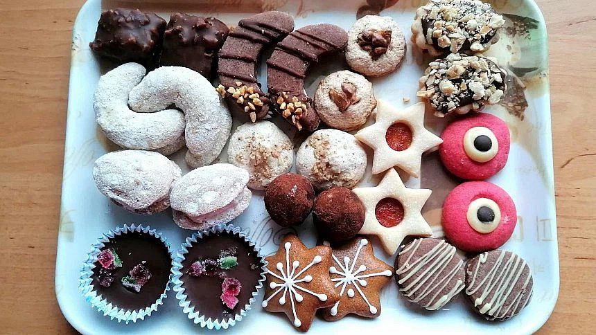 Různé druhy cukroví vyžadují specifický čas na přípravu.