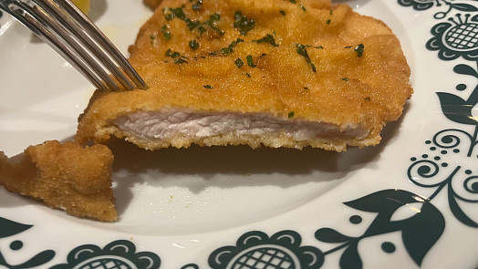 Kam a za kolik v Praze na nejlepší řízek: Víme, kde si pochutnáte už za 120 Kč a kde dáte 800 Kč za řízek s přílohou