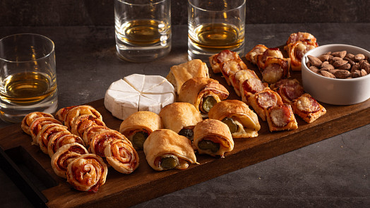 Šest skvělých chuťovek z listového těsta: Tohle výborné občerstvení připravíte za pár minut a návštěvy budou prosit o recept