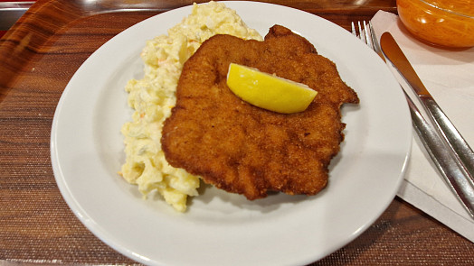 Kam a za kolik v Praze na nejlepší řízek: Víme, kde si pochutnáte už za 120 Kč a kde dáte 800 Kč za řízek s přílohou