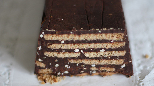 Nepečený "sklepní dort" neboli Kalter Hund: Čokoládovo-smetanový dezert pouze ze 3 surovin připravíte do 10 minut