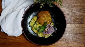 Mletý máslový řízek podle Jaroslava Sapíka: Název má díky jemné máslové omáčce, citronová kůra mu dodá svěžest a vůni