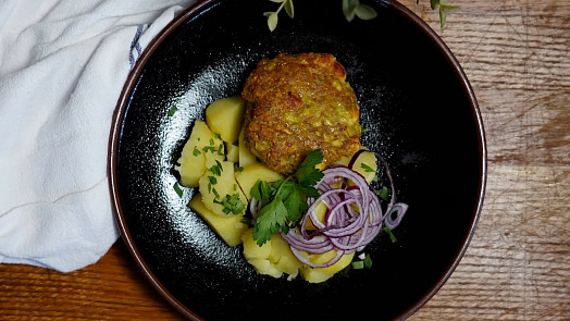 Mletý máslový řízek podle Jaroslava Sapíka: Název má díky jemné máslové omáčce, citronová kůra mu dodá svěžest a vůni