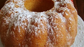 Bábovka z pomazánkového másla: Nezvyklá ingredience zajistí vláčnost, nadýchanost a jemnost, moučník je snadný a rychlý