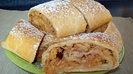 Jablečný závin z kynutého těsta bez kynutí: Je mnohem rychlejší, vláčnější a při pečení nepopraská