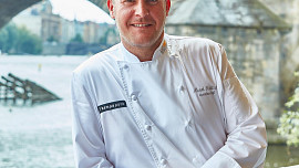 Špičkový šéfkuchař Marek Raditsch miluje vnitřnosti a nám prozradil recept na vepřová líčka po kantonsku s omáčkou pěti vůní