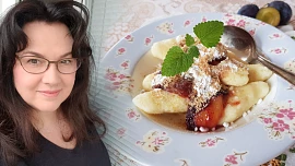 Holka u plotny radí: Bramborové šišky se švestkovým rozvarem a opraženou strouhankou jsou delikatesa