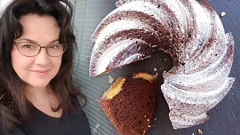 Holka u plotny radí: Jednoduchá vláčná bábovka s jogurtem krásně voní po čokoládě a velmi snadno se připravuje