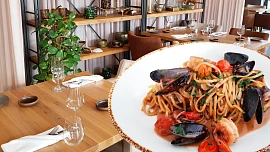 Restaurace DiNuovo z Pohlreichova pořadu: Vyladěné carpaccio i linguine s mořskými plody, dojem trošku kazí jen příbory na stole