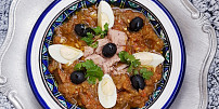 Tuňák, vejce a pečené papriky: Tuniský salát mechwia vás přenese na prázdniny