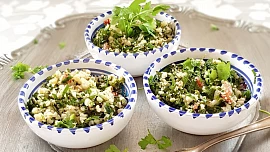 Holka u plotny radí: Jak udělat bylinkový salát tabouleh s bulgurem? Potřebujete hodně petrželky!